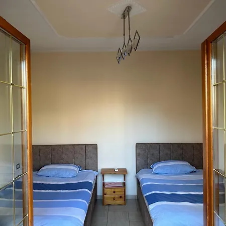 木屋 Mani Durrës